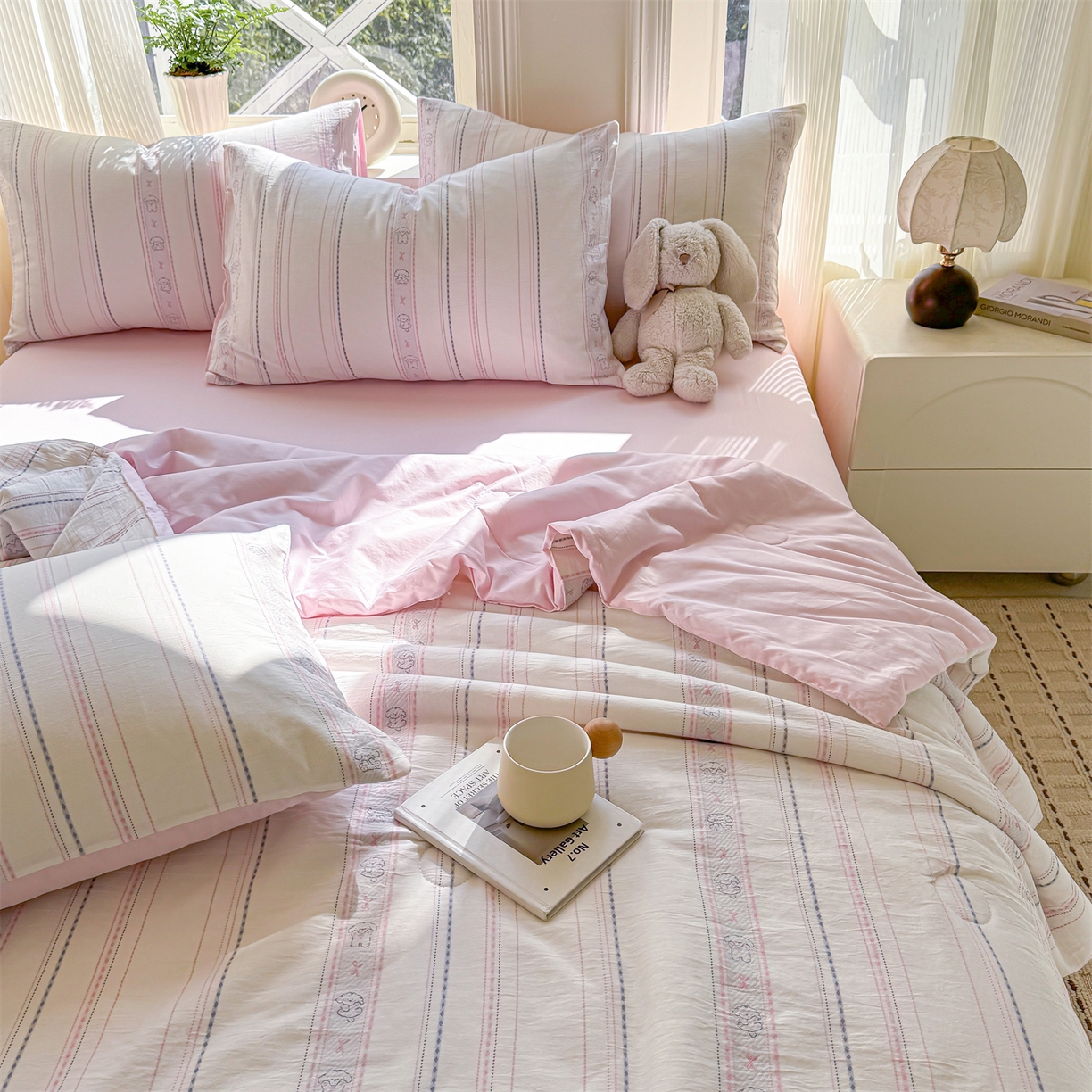 91家纺网 家纺一手货源 找家纺 灰鲸 2026新款全棉色织提花夏被夏凉被空调被 线条小狗-粉