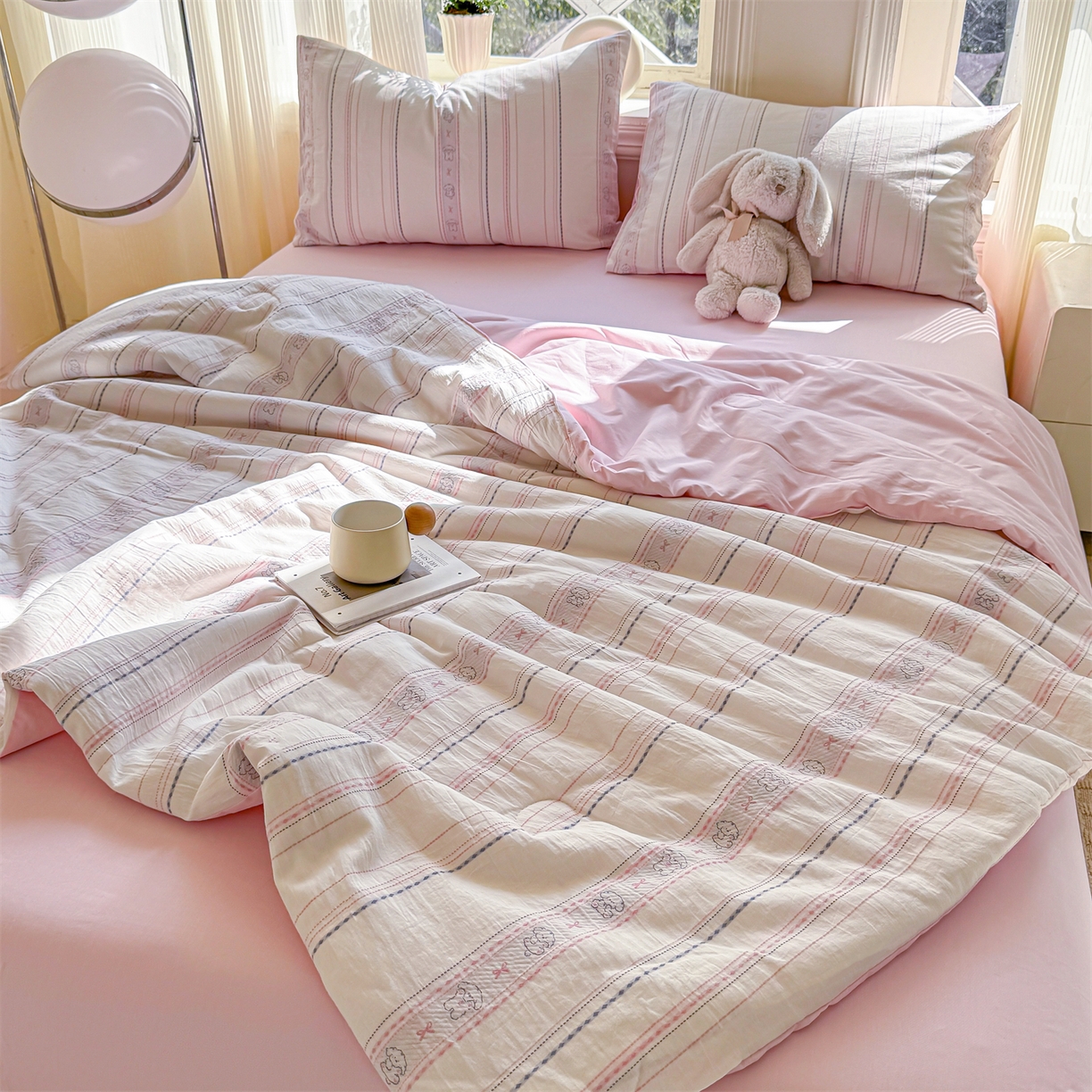 91家纺网 家纺一手货源 找家纺 灰鲸 2026新款全棉色织提花夏被夏凉被空调被 线条小狗-粉