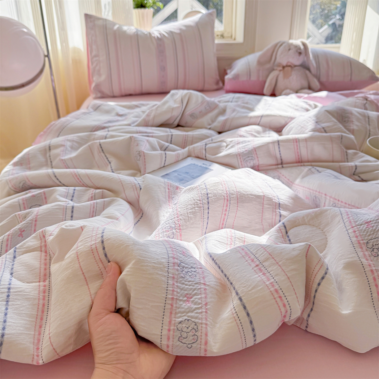 91家纺网 家纺一手货源 找家纺 灰鲸 2026新款全棉色织提花夏被夏凉被空调被 线条小狗-粉