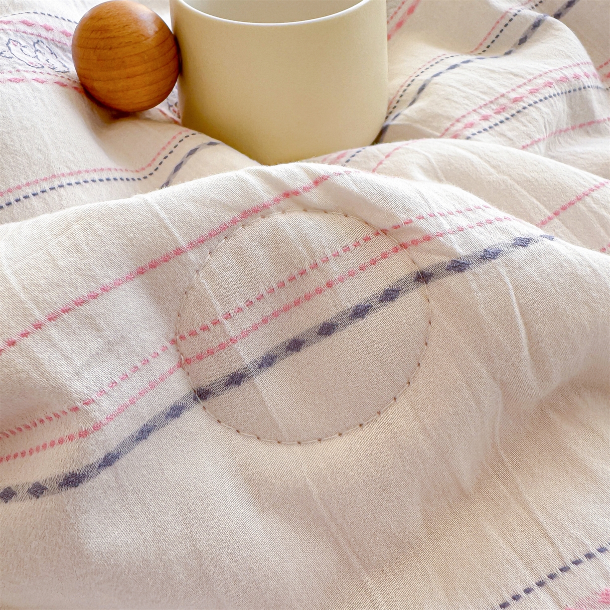 91家纺网 家纺一手货源 找家纺 灰鲸 2026新款全棉色织提花夏被夏凉被空调被 线条小狗-粉