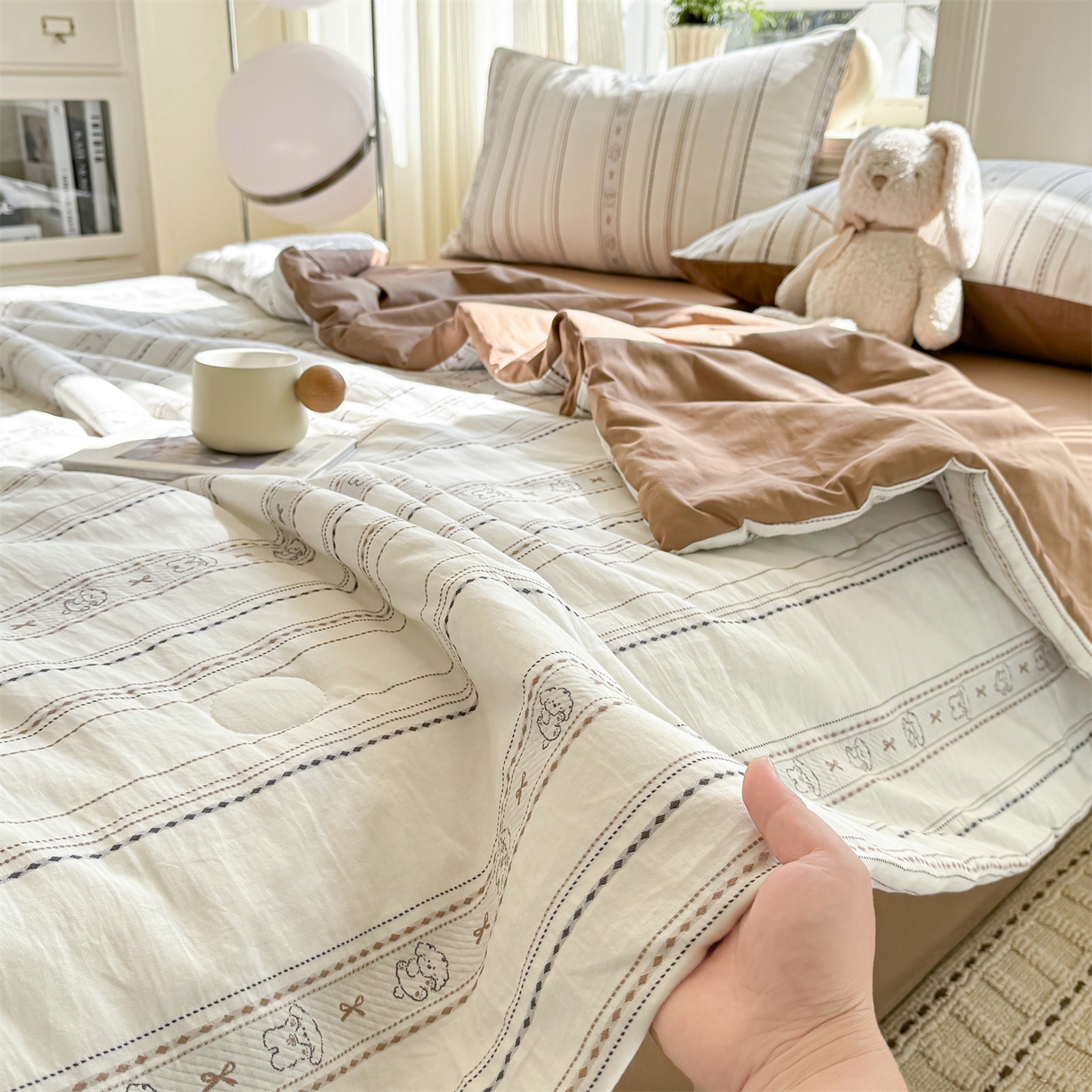 91家纺网 家纺一手货源 找家纺 灰鲸 2026新款全棉色织提花夏被夏凉被空调被 线条小狗-咖