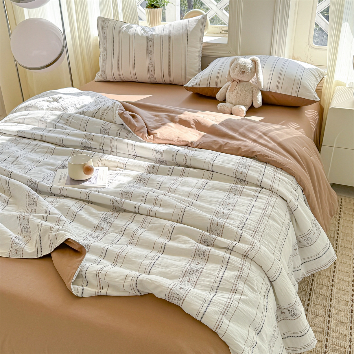 91家纺网 家纺一手货源 找家纺 灰鲸 2026新款全棉色织提花夏被夏凉被空调被 线条小狗-咖