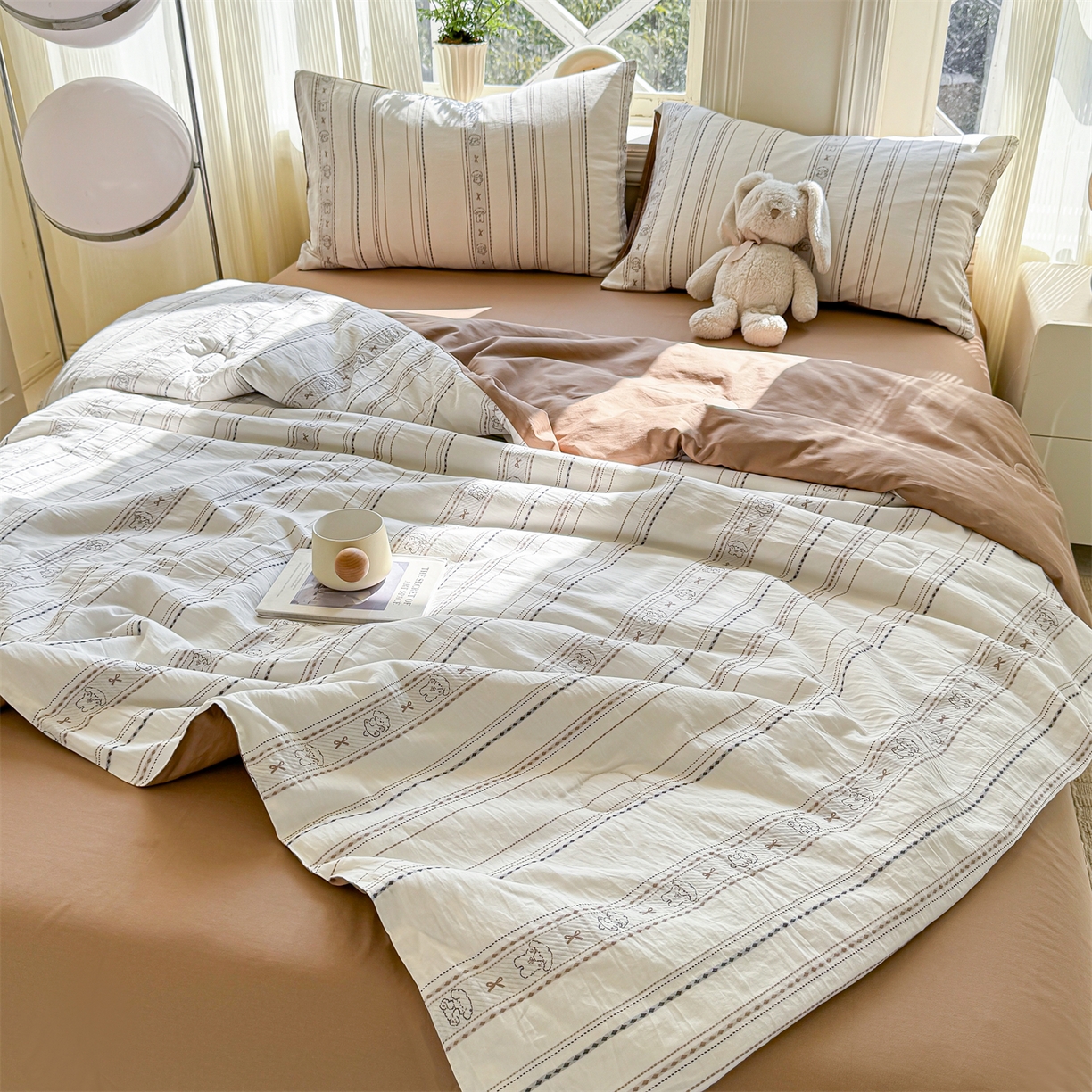 91家纺网 家纺一手货源 找家纺 灰鲸 2026新款全棉色织提花夏被夏凉被空调被 线条小狗-咖