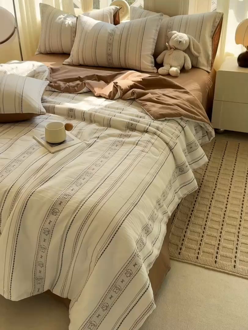 91家纺网 家纺一手货源 找家纺 灰鲸 2026新款全棉色织提花夏被夏凉被空调被 线条小狗-咖