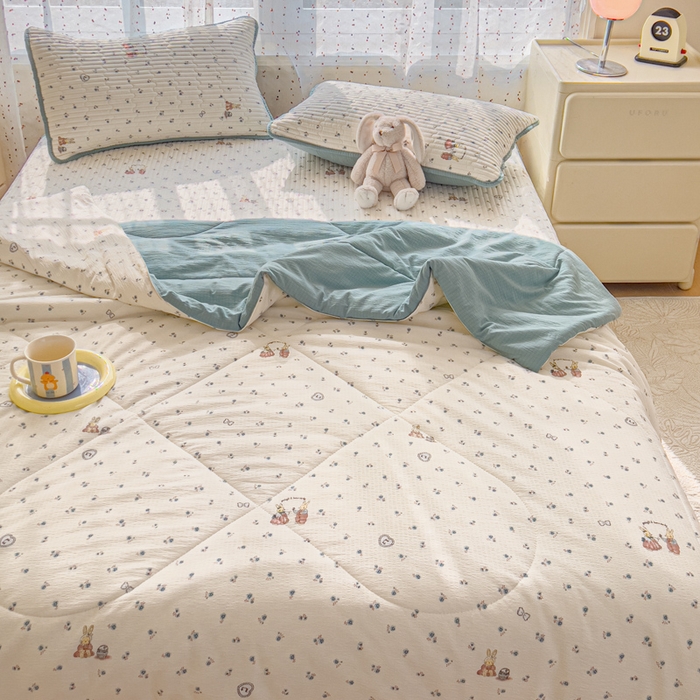 91家纺网 家纺一手货源 找家纺 几禾 2026新款云感双层纱7A抗菌夏被四件套系列-栀夏系列 栀夏-浪漫兔兔