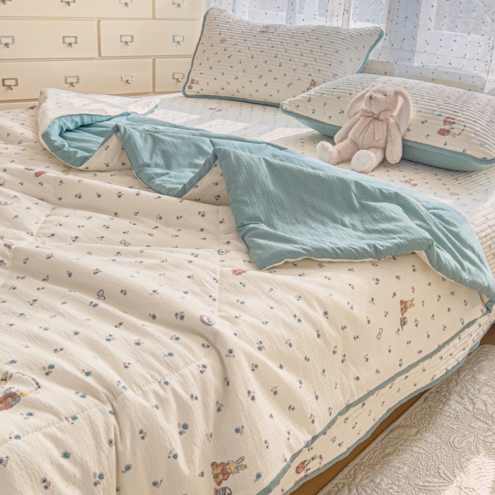 91家纺网 家纺一手货源 找家纺 几禾 2026新款云感双层纱7A抗菌夏被四件套系列-栀夏系列 栀夏-浪漫兔兔