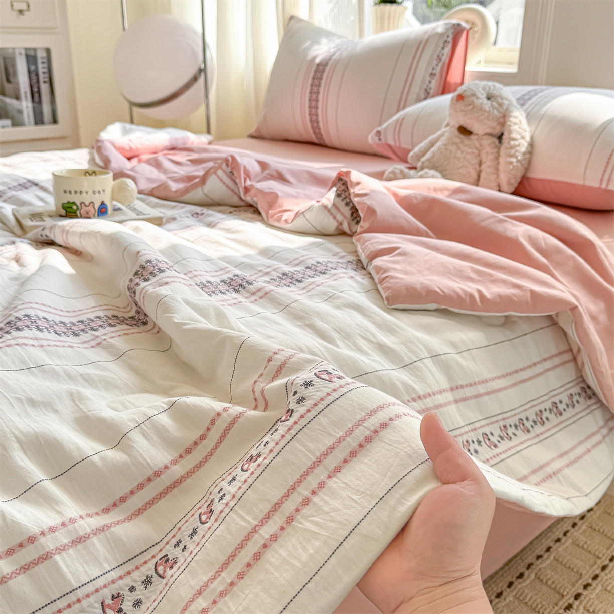 91家纺网 家纺一手货源 找家纺 灰鲸 2026新款全棉色织提花夏被夏凉被空调被 费尔岛小马-粉