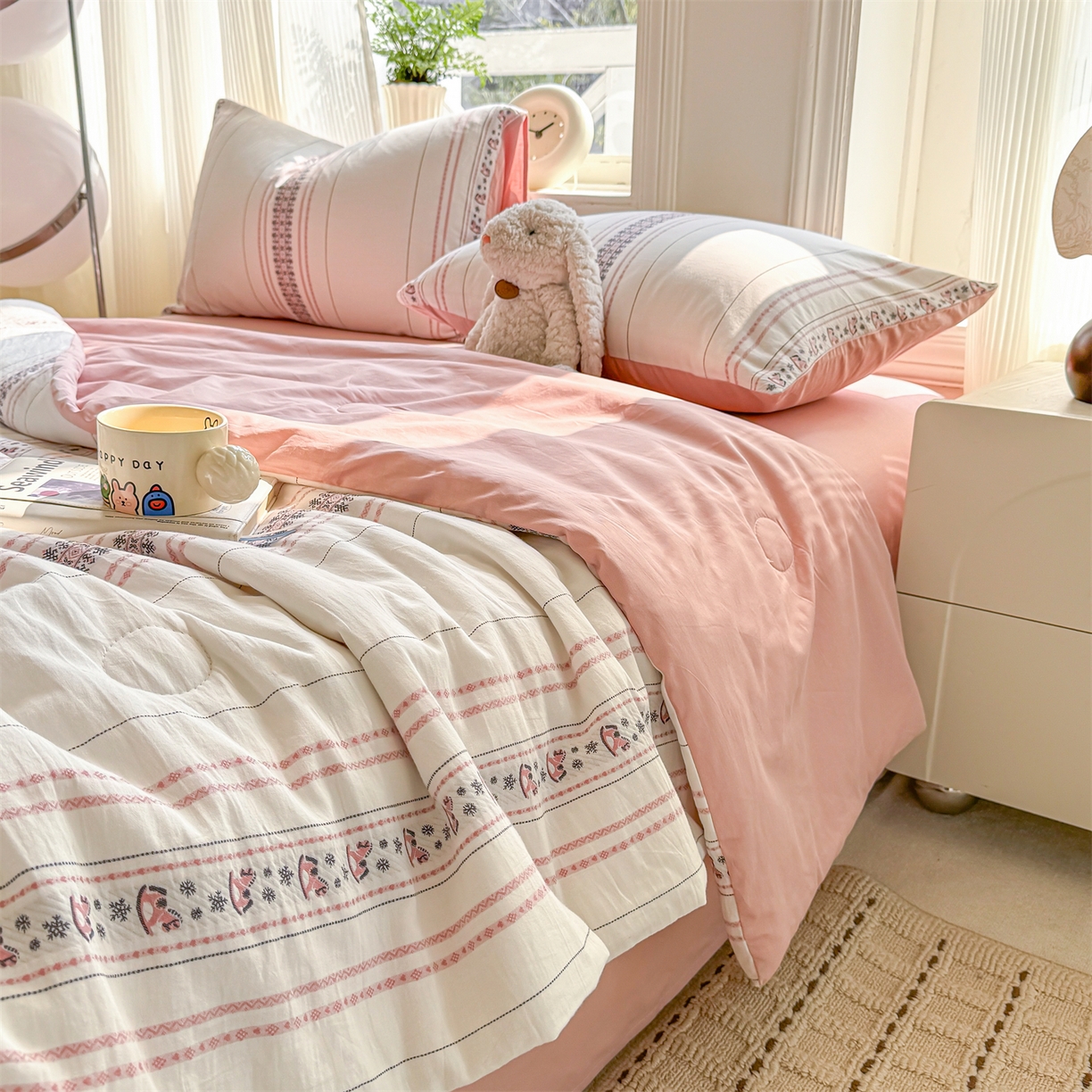 91家纺网 家纺一手货源 找家纺 灰鲸 2026新款全棉色织提花夏被夏凉被空调被 费尔岛小马-粉