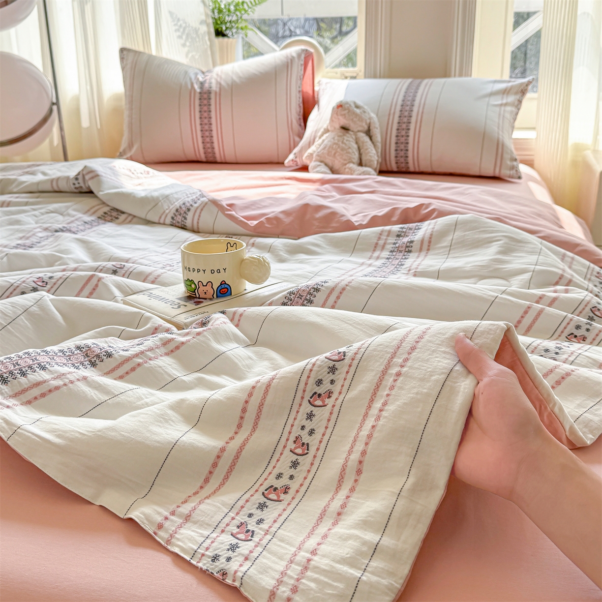 91家纺网 家纺一手货源 找家纺 灰鲸 2026新款全棉色织提花夏被夏凉被空调被 费尔岛小马-粉