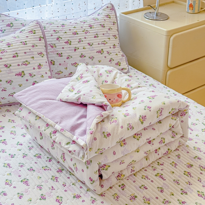 91家纺网 家纺一手货源 找家纺 几禾 2026新款云感双层纱7A抗菌夏被四件套系列-栀夏系列 栀夏-葡萄多多