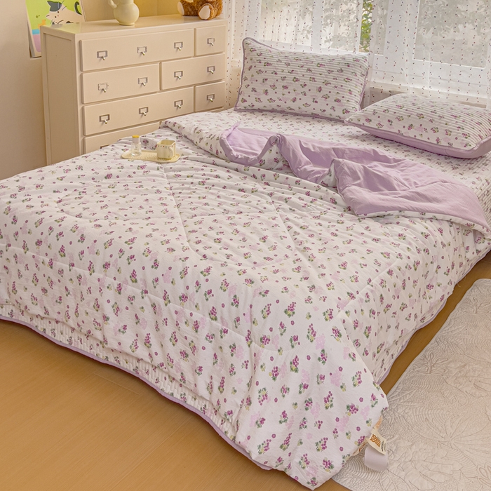 91家纺网 家纺一手货源 找家纺 几禾 2026新款云感双层纱7A抗菌夏被四件套系列-栀夏系列 栀夏-葡萄多多