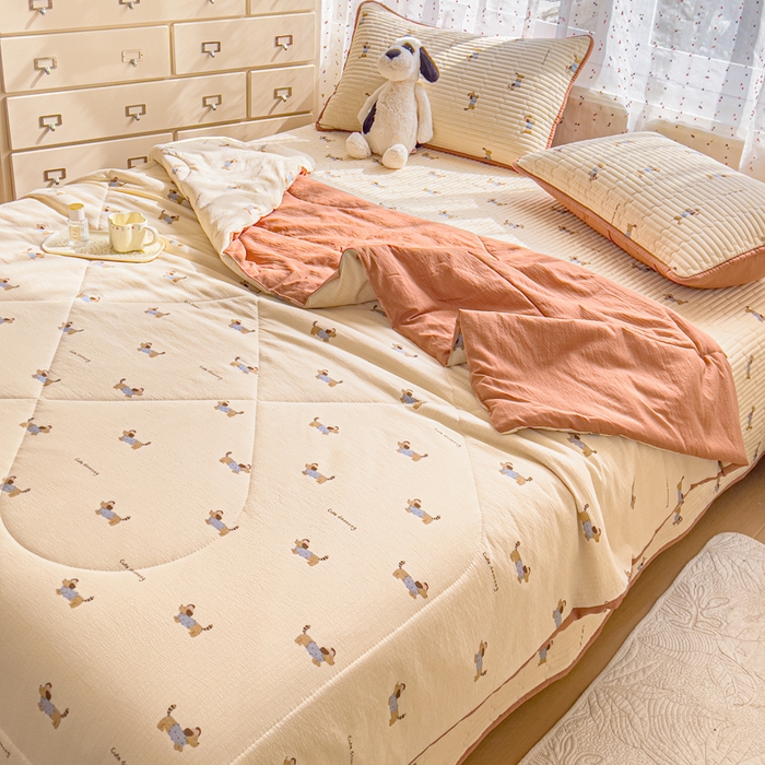 91家纺网 家纺一手货源 找家纺 几禾 2026新款云感双层纱7A抗菌夏被四件套系列-栀夏系列 栀夏-俏皮狗