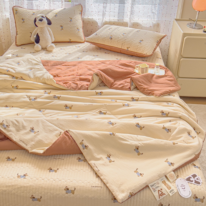 91家纺网 家纺一手货源 找家纺 几禾 2026新款云感双层纱7A抗菌夏被四件套系列-栀夏系列 栀夏-俏皮狗