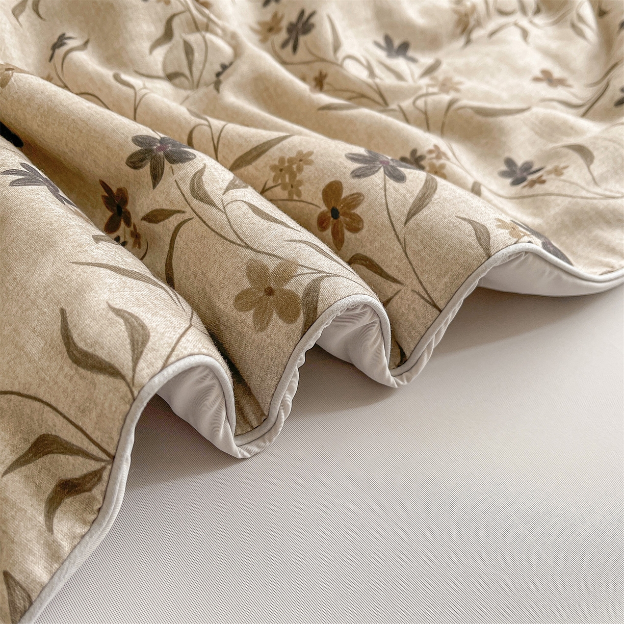 91家纺网 家纺一手货源 找家纺 小禹仔家纺 2026新款A类印花双层纱凉感大豆夏被 扶桑