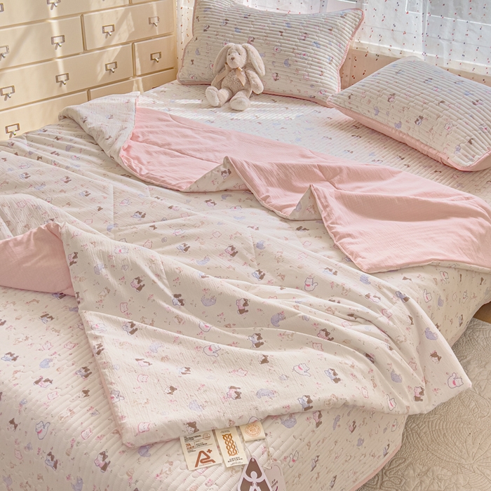 91家纺网 家纺一手货源 找家纺 几禾 2026新款云感双层纱7A抗菌夏被四件套系列-栀夏系列 栀夏-晴天小猫