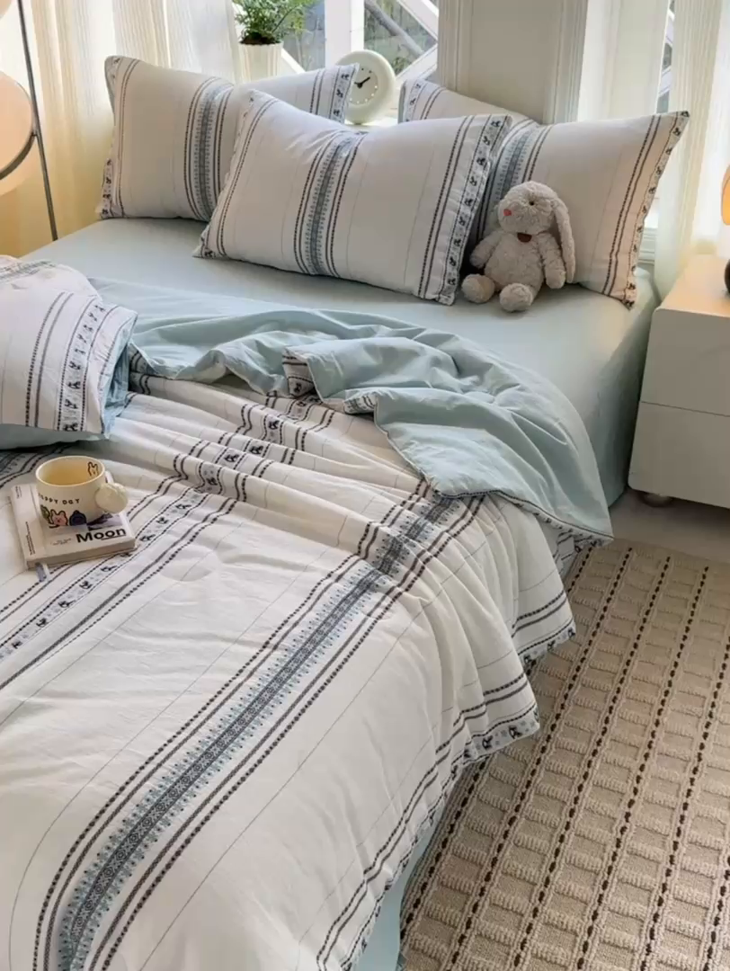 91家纺网 家纺一手货源 找家纺 灰鲸 2026新款全棉色织提花夏被夏凉被空调被 费尔岛小马-蓝