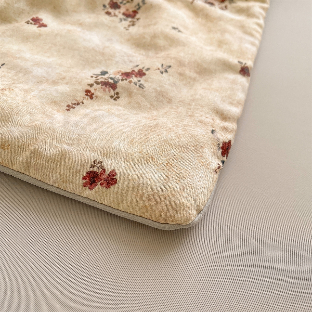 91家纺网 家纺一手货源 找家纺 小禹仔家纺 2026新款A类印花双层纱凉感大豆夏被 花涧汐-红