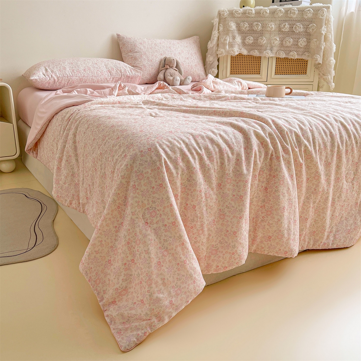 91家纺网 家纺一手货源 找家纺 小禹仔家纺 2026新款A类印花双层纱凉感大豆夏被 花喃-粉