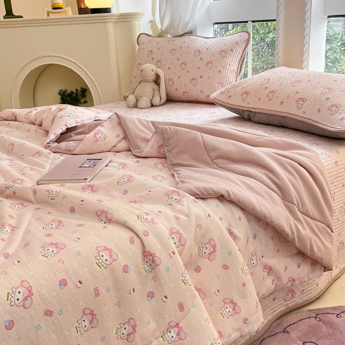 91家纺网 家纺一手货源 找家纺 几禾 2026新款云感双层纱7A抗菌夏被四件套系列-栀夏系列 栀夏-甜心兔