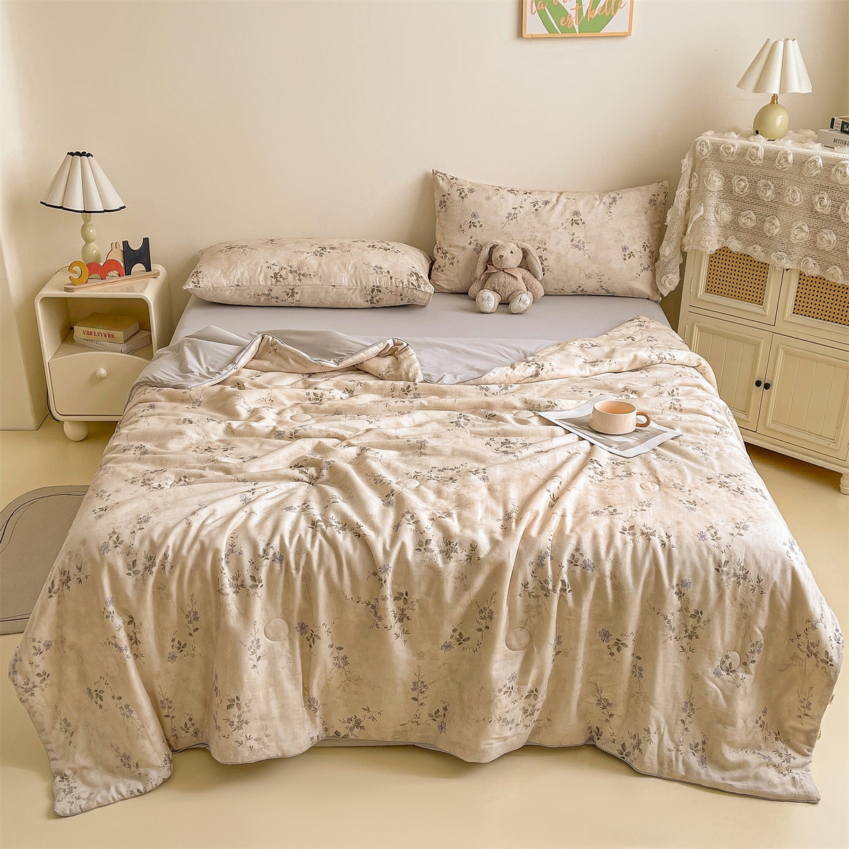 91家纺网 家纺一手货源 找家纺 小禹仔家纺 2026新款A类印花双层纱凉感大豆夏被 花前月夏-米