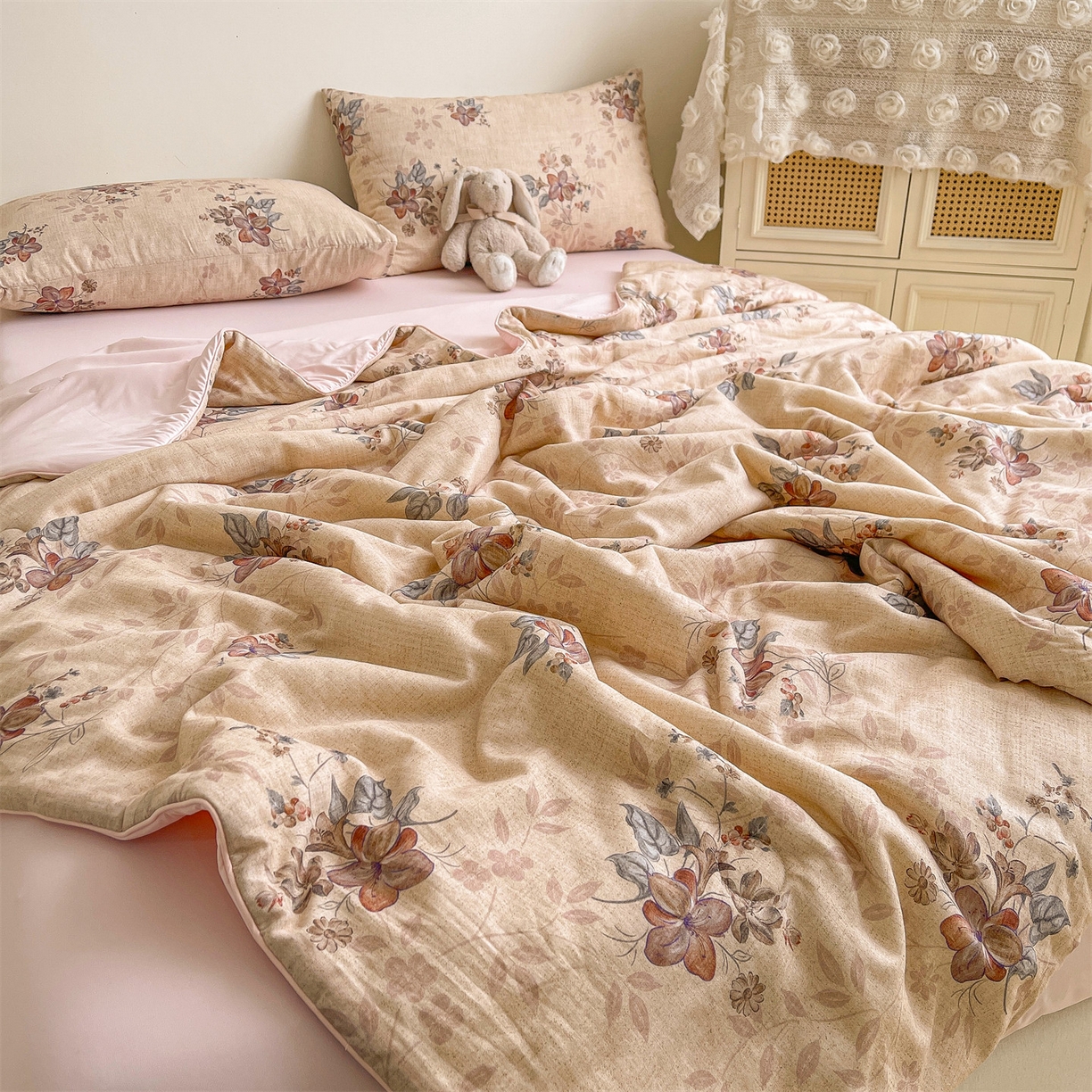 91家纺网 家纺一手货源 找家纺 小禹仔家纺 2026新款A类印花双层纱凉感大豆夏被 花影-蓝