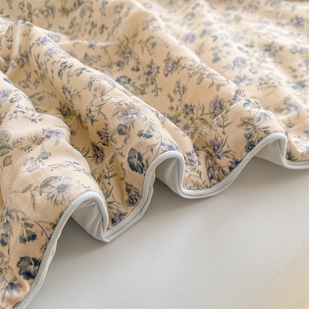 91家纺网 家纺一手货源 找家纺 小禹仔家纺 2026新款A类印花双层纱凉感大豆夏被 江南