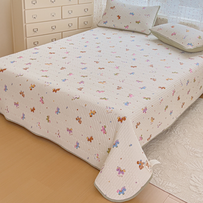 91家纺网 家纺一手货源 找家纺 几禾 2026新款云感双层纱7A抗菌夏被四件套系列-栀夏系列 栀夏-童年木马