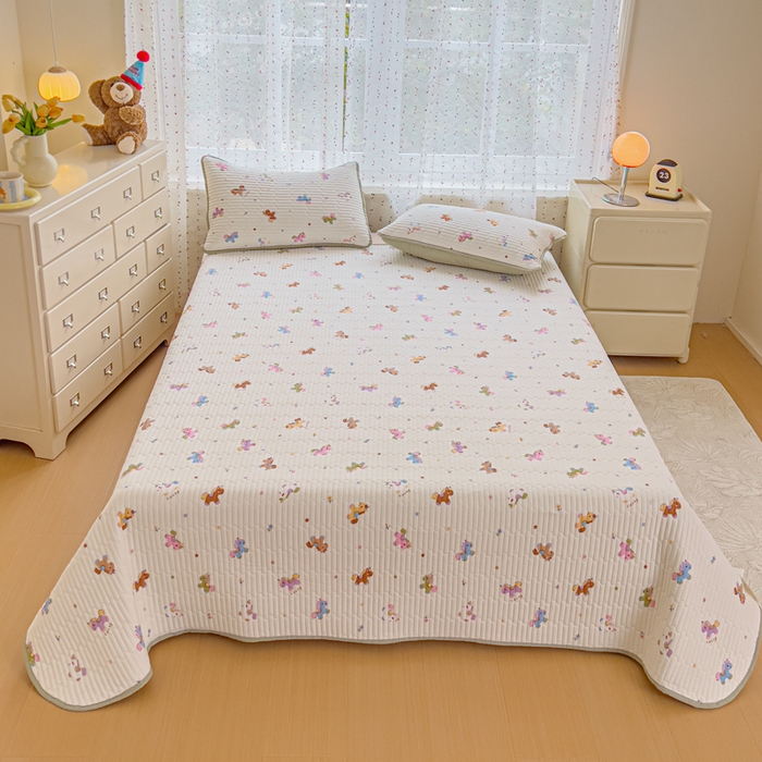 91家纺网 家纺一手货源 找家纺 几禾 2026新款云感双层纱7A抗菌夏被四件套系列-栀夏系列 栀夏-童年木马