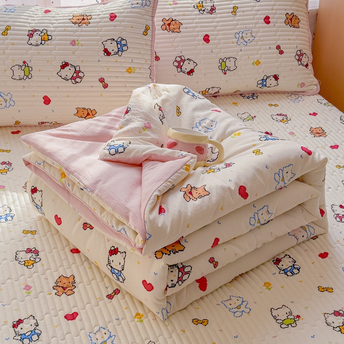 91家纺网 家纺一手货源 找家纺 几禾 2026新款云感双层纱7A抗菌夏被四件套系列-栀夏系列 栀夏-像素小猫