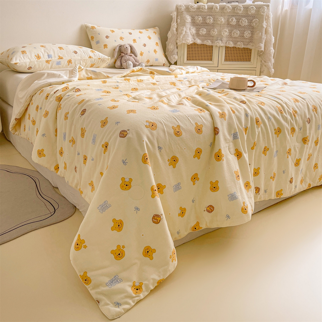 91家纺网 家纺一手货源 找家纺 小禹仔家纺 2026新款A类印花双层纱凉感大豆夏被 蜜糖维尼