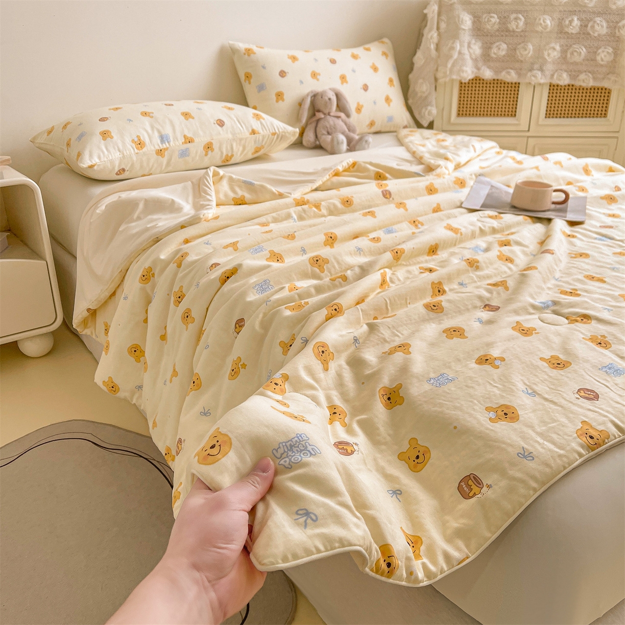 91家纺网 家纺一手货源 找家纺 小禹仔家纺 2026新款A类印花双层纱凉感大豆夏被 蜜糖维尼