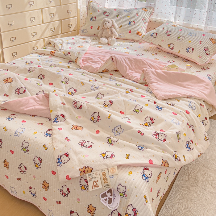 91家纺网 家纺一手货源 找家纺 几禾 2026新款云感双层纱7A抗菌夏被四件套系列-栀夏系列 栀夏-像素小猫