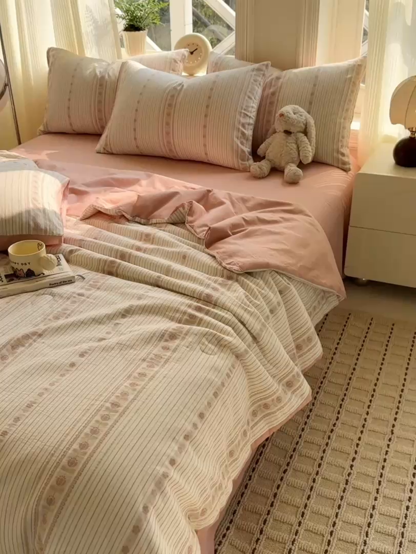 91家纺网 家纺一手货源 找家纺 灰鲸 2026新款全棉色织提花夏被夏凉被空调被 木槿-粉