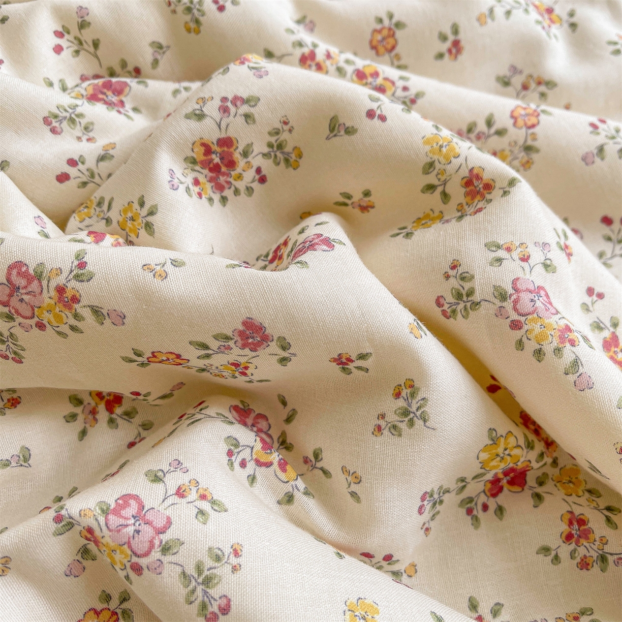 91家纺网 家纺一手货源 找家纺 小禹仔家纺 2026新款A类印花双层纱凉感大豆夏被 蜜糖与花屿