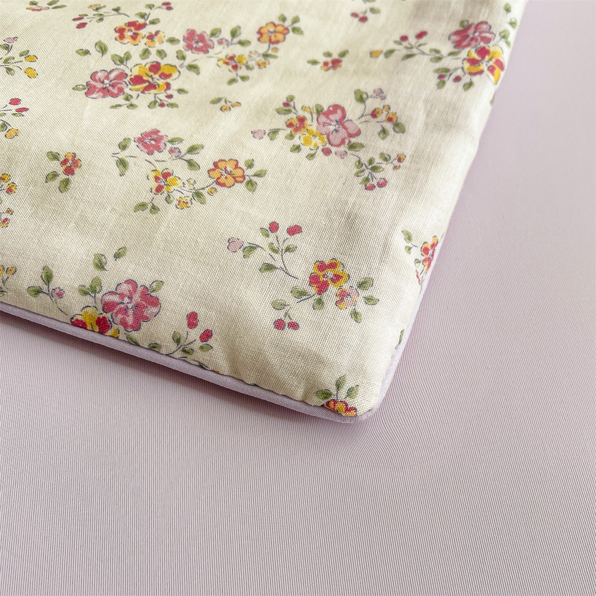 91家纺网 家纺一手货源 找家纺 小禹仔家纺 2026新款A类印花双层纱凉感大豆夏被 蜜糖与花屿