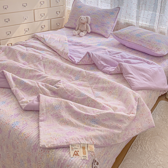 91家纺网 家纺一手货源 找家纺 几禾 2026新款云感双层纱7A抗菌夏被四件套系列-栀夏系列 栀夏-薰衣草