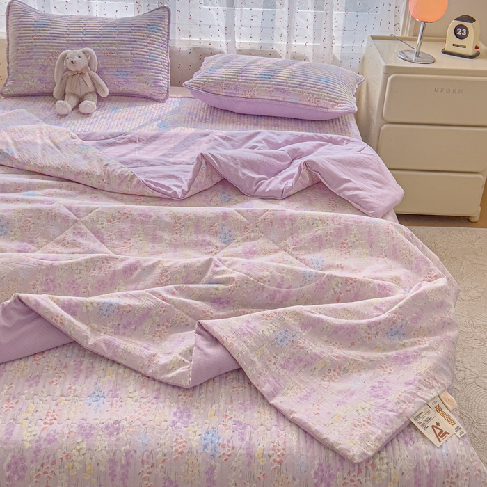 91家纺网 家纺一手货源 找家纺 几禾 2026新款云感双层纱7A抗菌夏被四件套系列-栀夏系列 栀夏-薰衣草