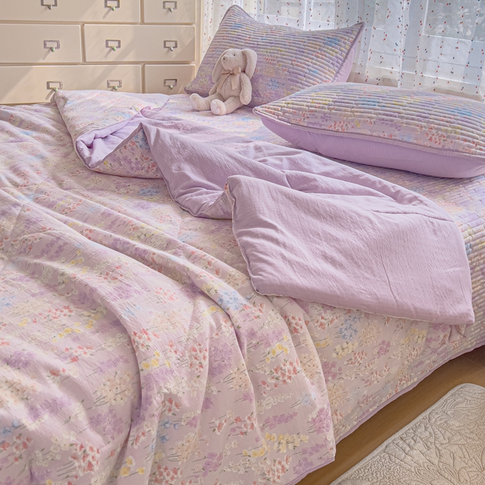 91家纺网 家纺一手货源 找家纺 几禾 2026新款云感双层纱7A抗菌夏被四件套系列-栀夏系列 栀夏-薰衣草