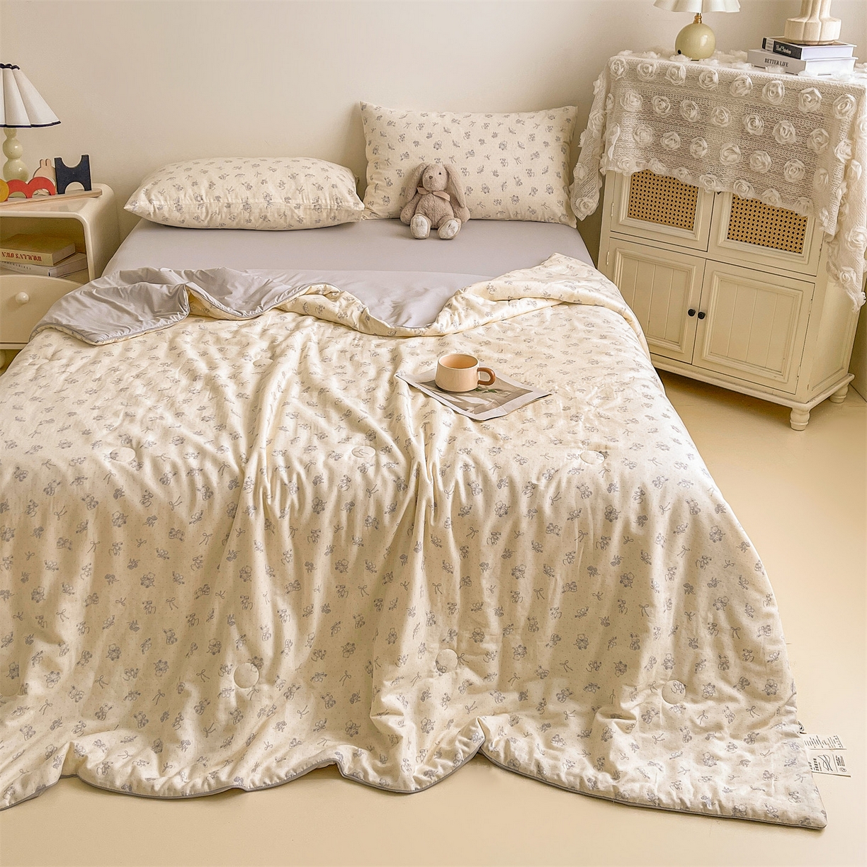 91家纺网 家纺一手货源 找家纺 小禹仔家纺 2026新款A类印花双层纱凉感大豆夏被 免语花田