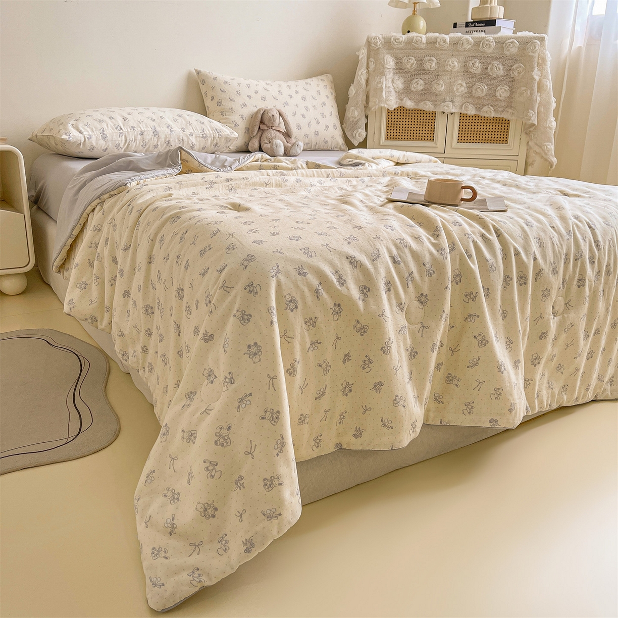 91家纺网 家纺一手货源 找家纺 小禹仔家纺 2026新款A类印花双层纱凉感大豆夏被 免语花田