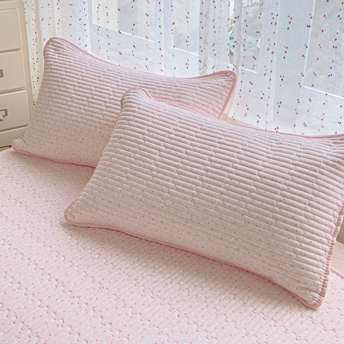 91家纺网 家纺一手货源 找家纺 几禾 2026新款云感双层纱7A抗菌夏被四件套系列-栀夏系列 栀夏-樱桃奶球