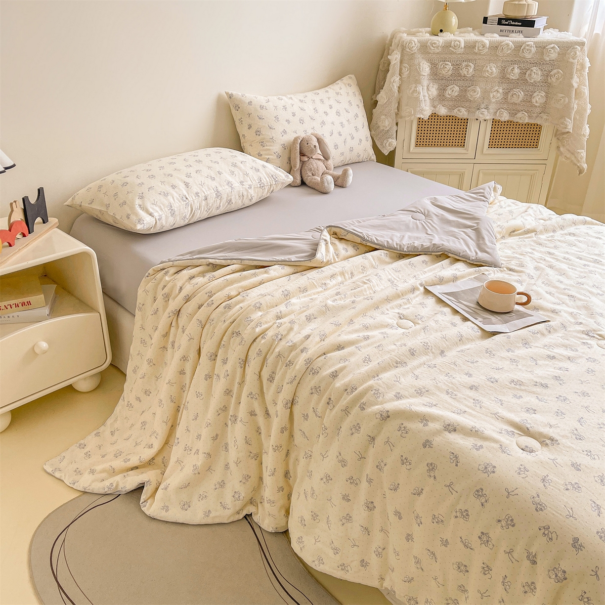 91家纺网 家纺一手货源 找家纺 小禹仔家纺 2026新款A类印花双层纱凉感大豆夏被 免语花田