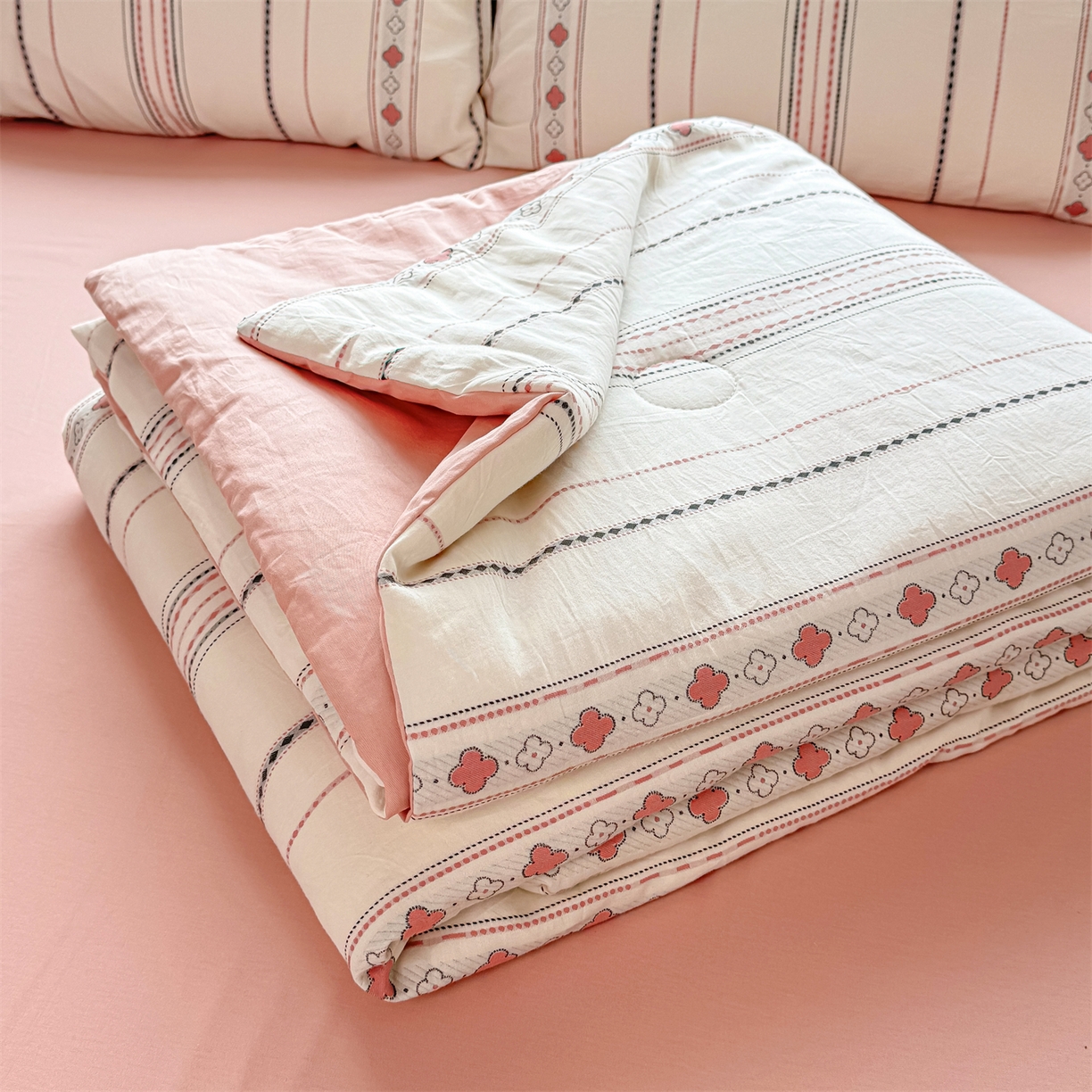 91家纺网 家纺一手货源 找家纺 灰鲸 2026新款全棉色织提花夏被夏凉被空调被 四叶星语-粉