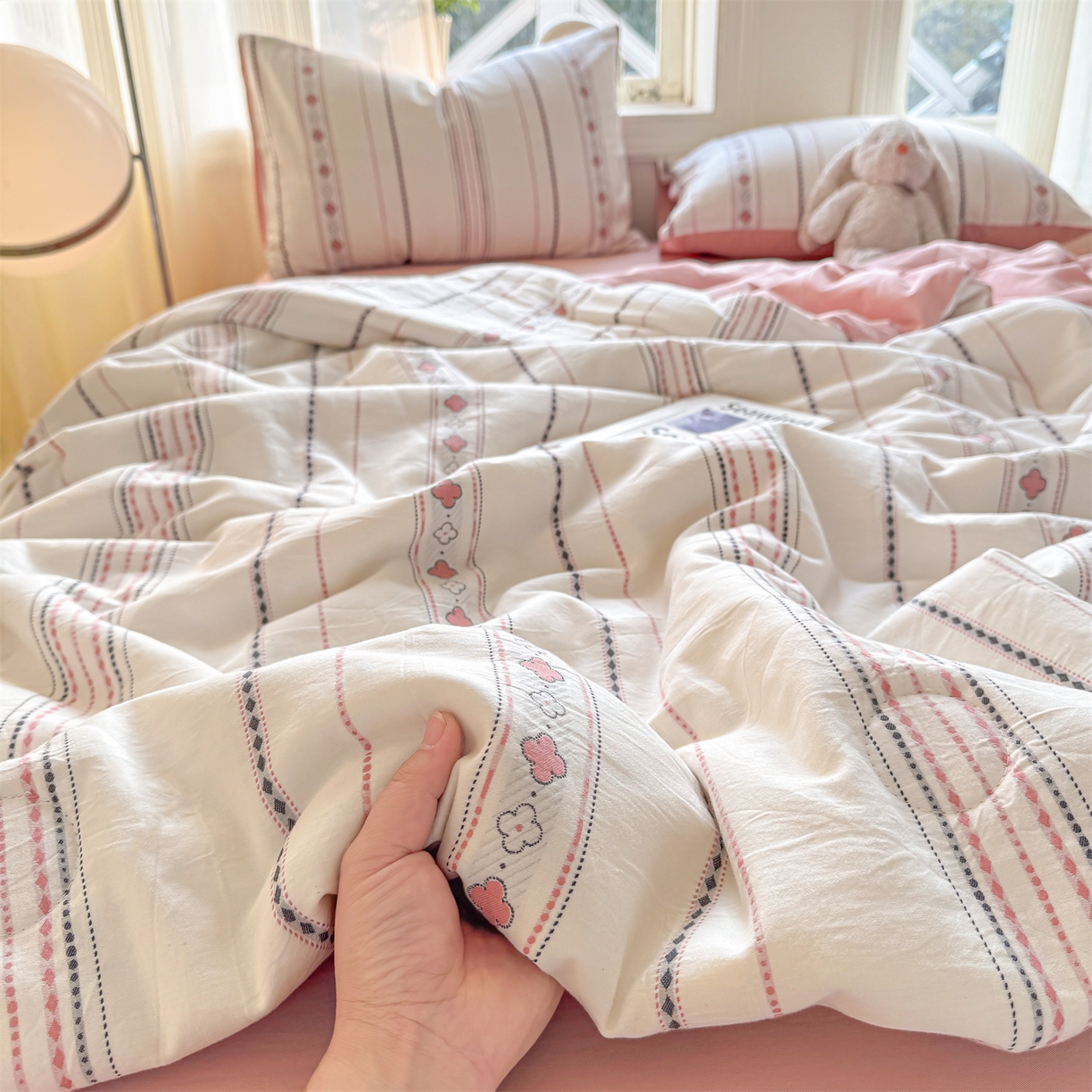 91家纺网 家纺一手货源 找家纺 灰鲸 2026新款全棉色织提花夏被夏凉被空调被 四叶星语-粉