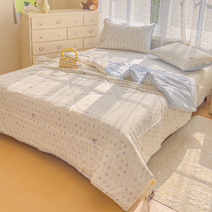 91家纺网 家纺一手货源 找家纺 几禾 2026新款云感双层纱7A抗菌夏被四件套系列-栀夏系列 栀夏-摘星