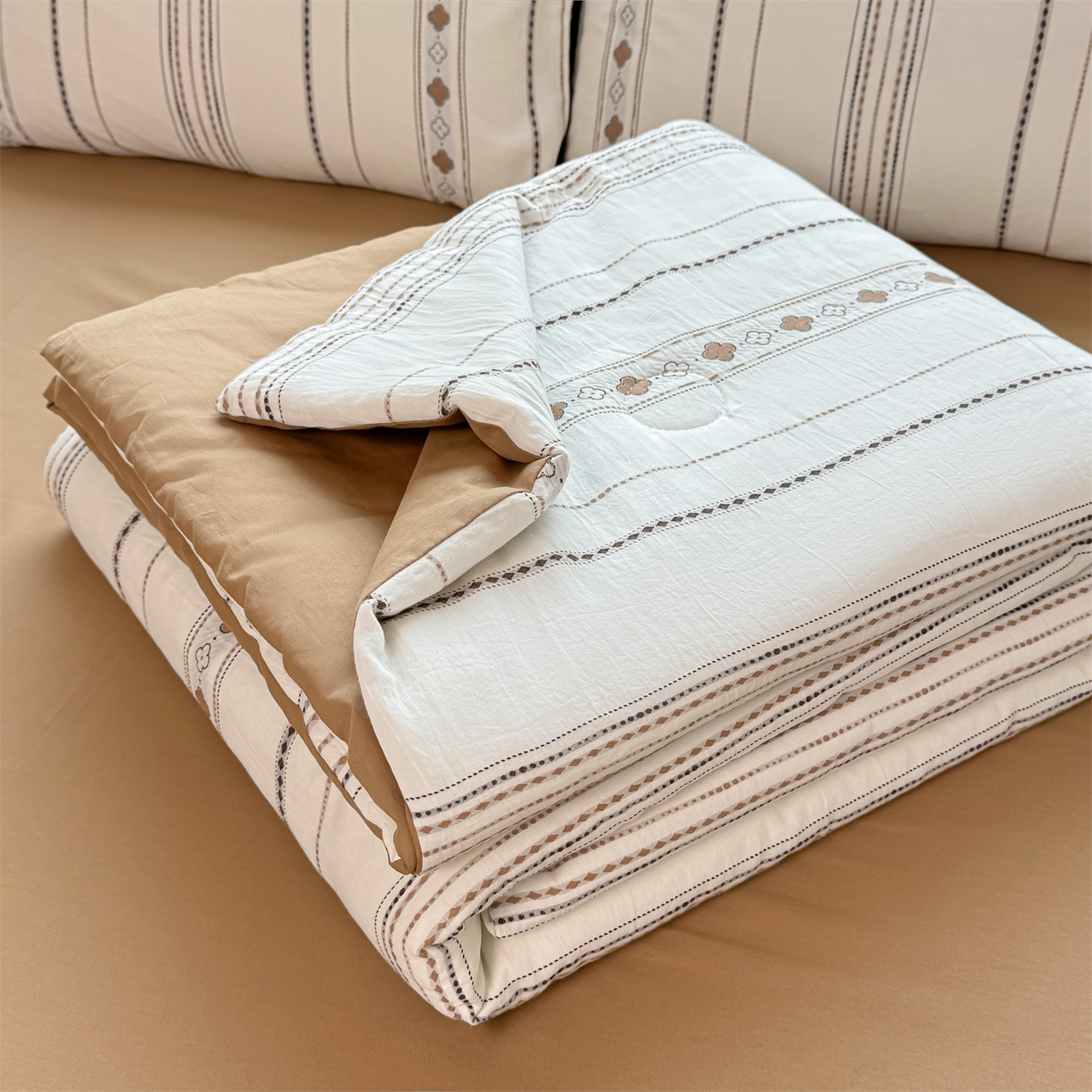 91家纺网 家纺一手货源 找家纺 灰鲸 2026新款全棉色织提花夏被夏凉被空调被 四叶星语-咖