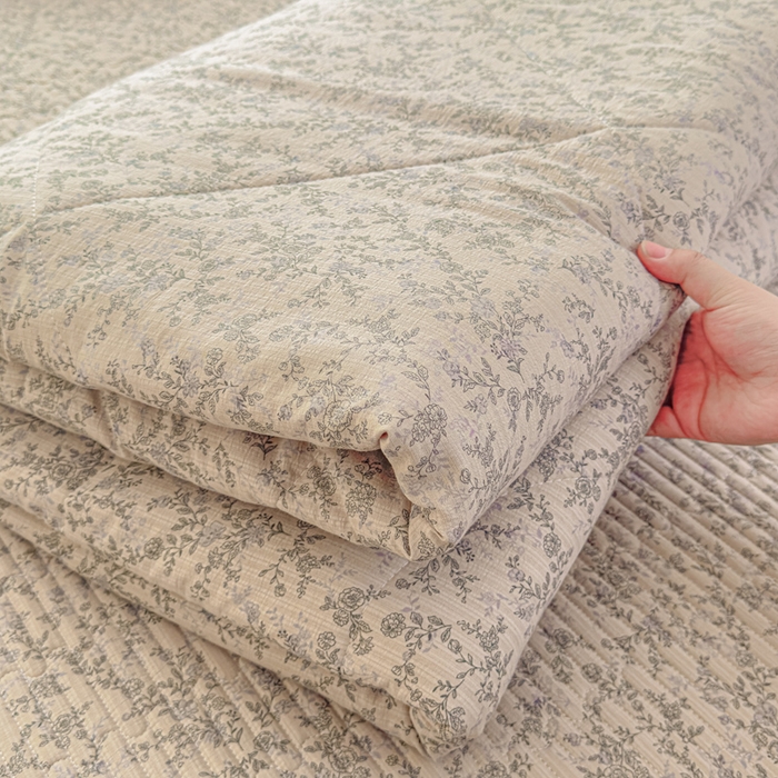 91家纺网 家纺一手货源 找家纺 几禾 2026新款云感双层纱7A抗菌夏被四件套系列-栀夏系列 栀夏-竹韵花语