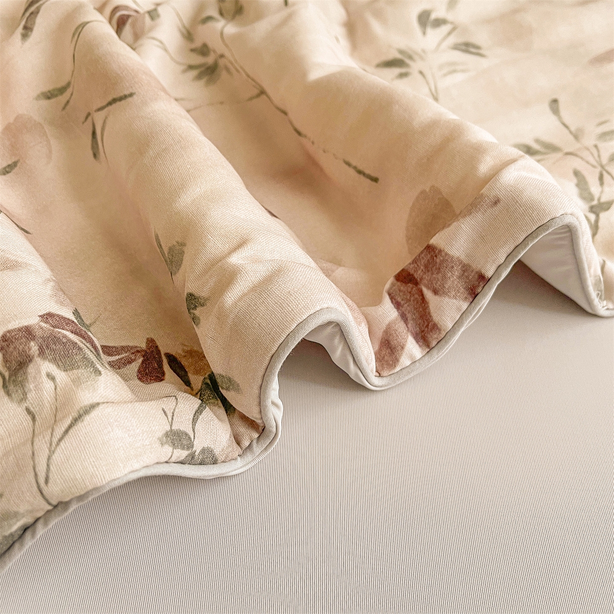 91家纺网 家纺一手货源 找家纺 小禹仔家纺 2026新款A类印花双层纱凉感大豆夏被 青时