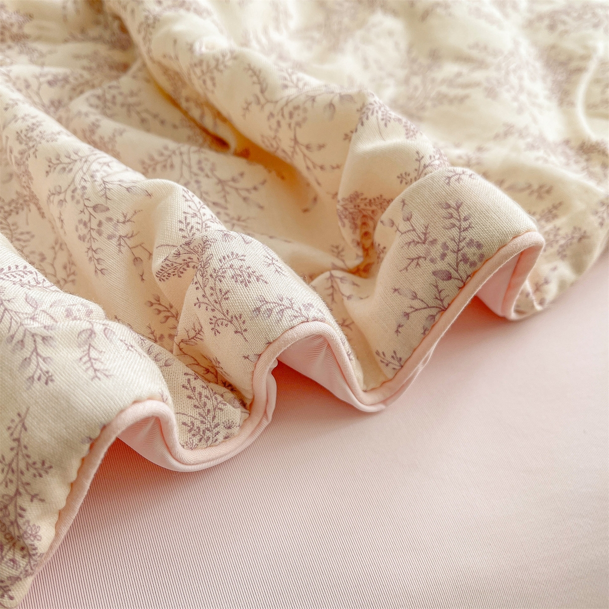 91家纺网 家纺一手货源 找家纺 小禹仔家纺 2026新款A类印花双层纱凉感大豆夏被 瑞莎