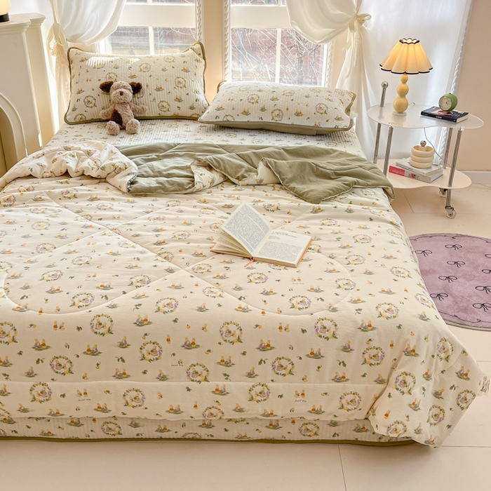 91家纺网 家纺一手货源 找家纺 几禾 2026新款云感双层纱7A抗菌夏被四件套系列-栀夏系列 栀夏-庄园兔